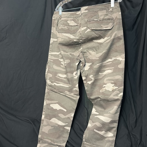 Wit & Wisdom size 14 Camo  pants - Picture 6 of 9